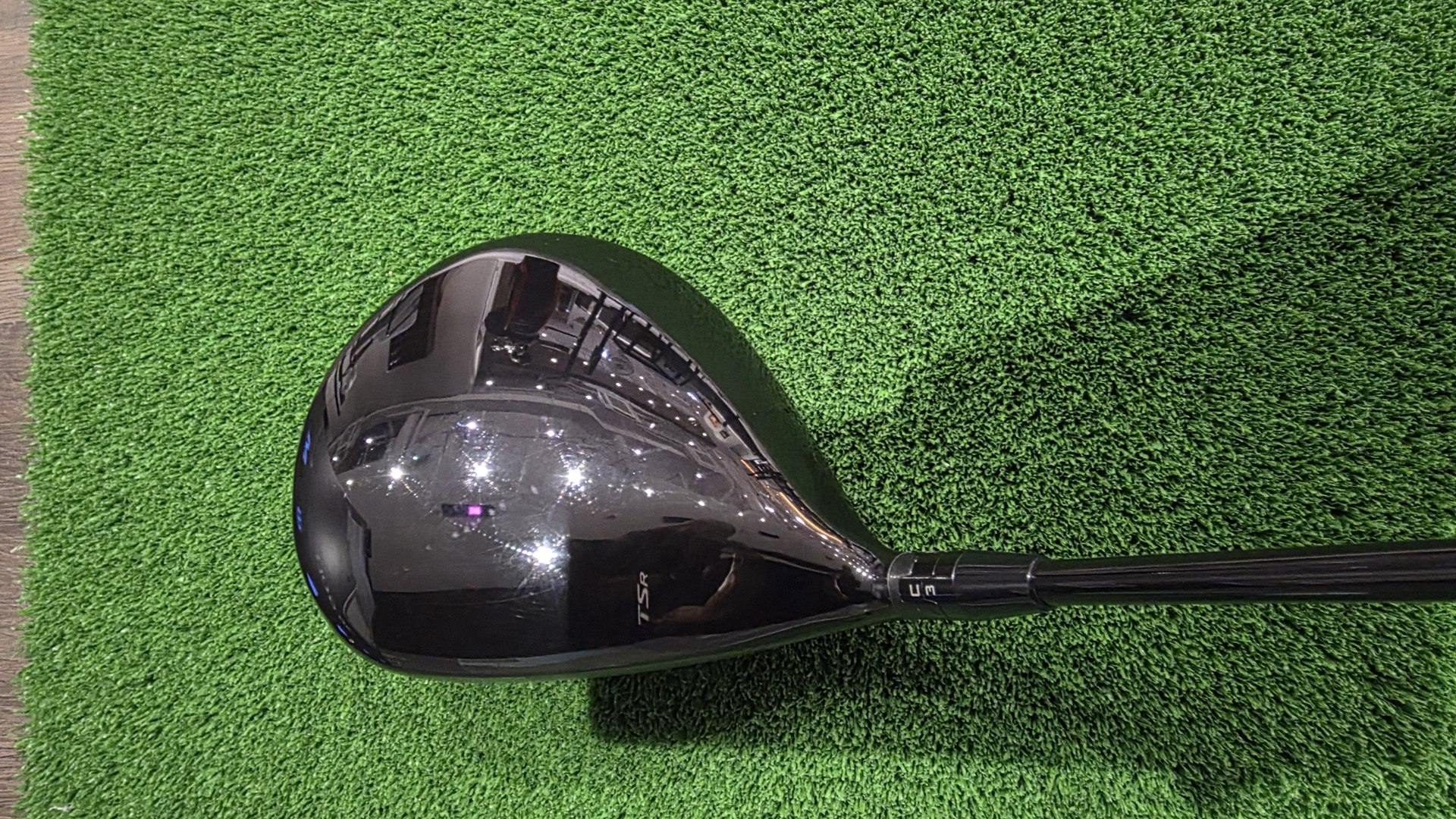 The author's Titleist TSR3 driver soled on a hitting mat, seen from above at address.
